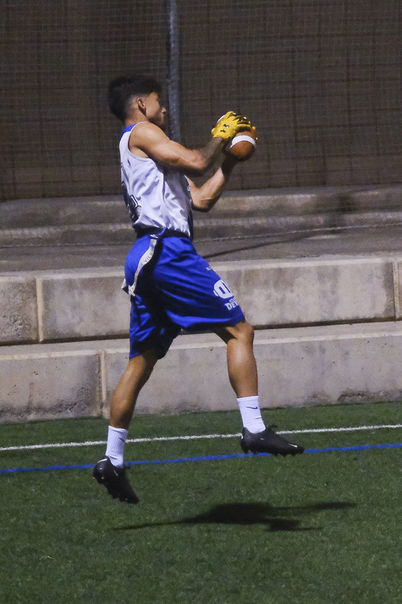 Dinamismo, estrategia y valores en el flag football.