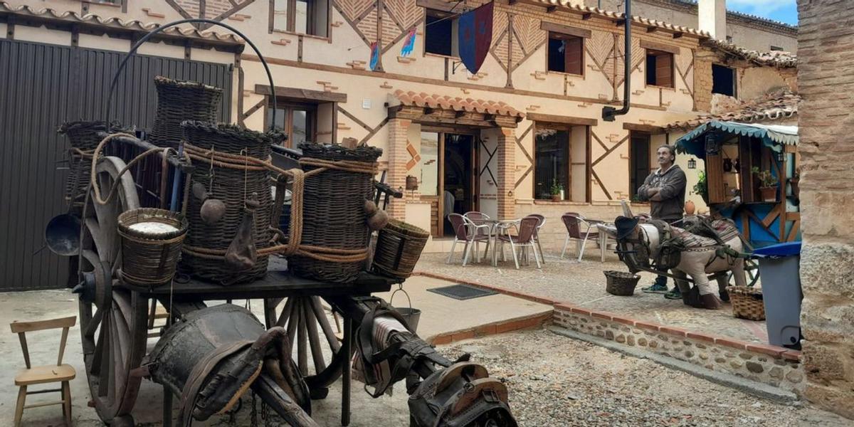 Julio Villafáfila recrea por la Fiesta de la Vendimia un mercado medieval de ambiente íntimo en su merendero