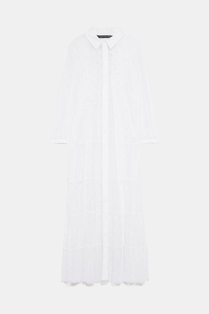 Vestido de tul con lunares en color blanco de Zara. (Precio: 39, 95 euros)