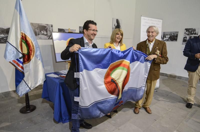 03/07/2018 STA. MARÍA DE GUÍA. En la Casa de la Cultura de Santa María de Guía, tuvo lugar el acto conmemorativo del 44 aniversario de la Mancomunidad del Norte ,en el que se entregaron las banderas oficial de la Mancomunidad, diseñada por el artista norteño Pepe Dámaso, a todos los Ayuntamientos del norte de Gran Canaria. FOTO: J. PÉREZ CURBELO  | 03/07/2018 | Fotógrafo: José Pérez Curbelo