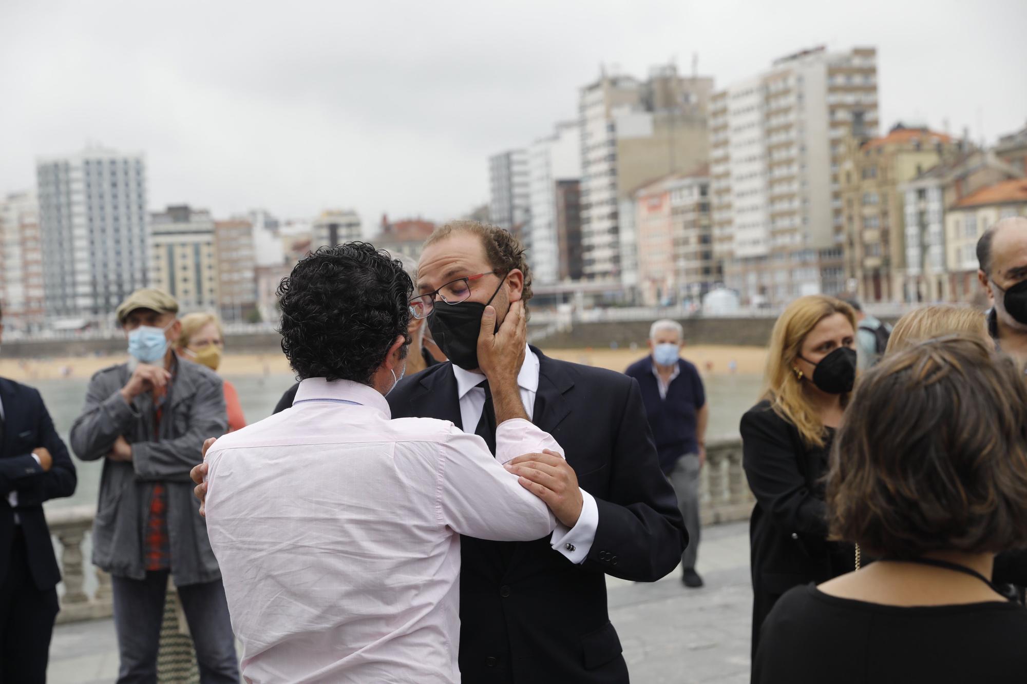 Emocionante despedida a Alfonso Peláez, gijonés “que vivió e hizo vivir la ciudad”