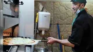 Bares de tapas y pizzerías mantienen el pulso de los platos para llevar y cierran 2023 con más clientes