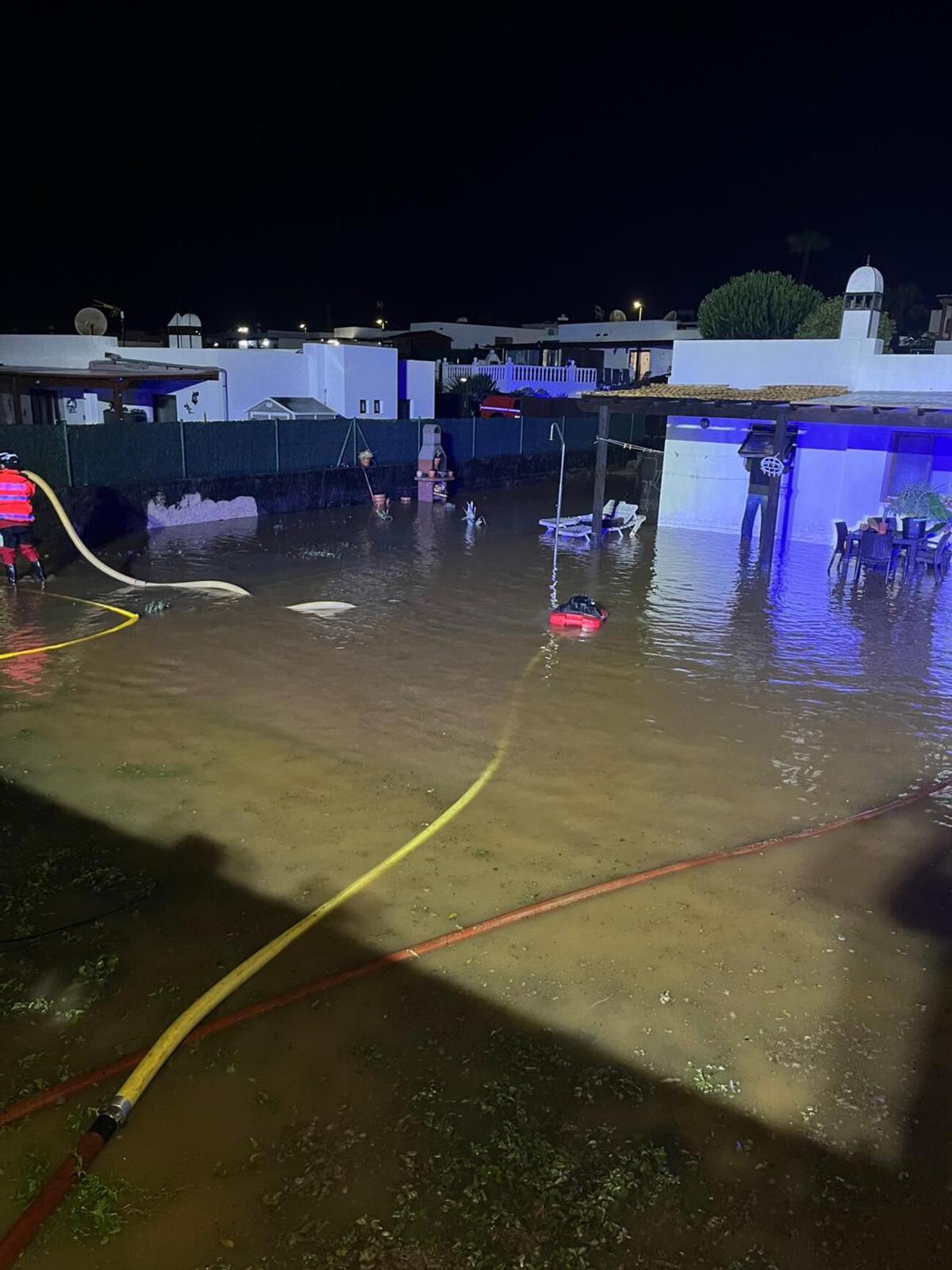 Destrozos por la borrasca Therese en Playa Blanca (Yaiza), en el sur de Lanzarote (23/03/2026)