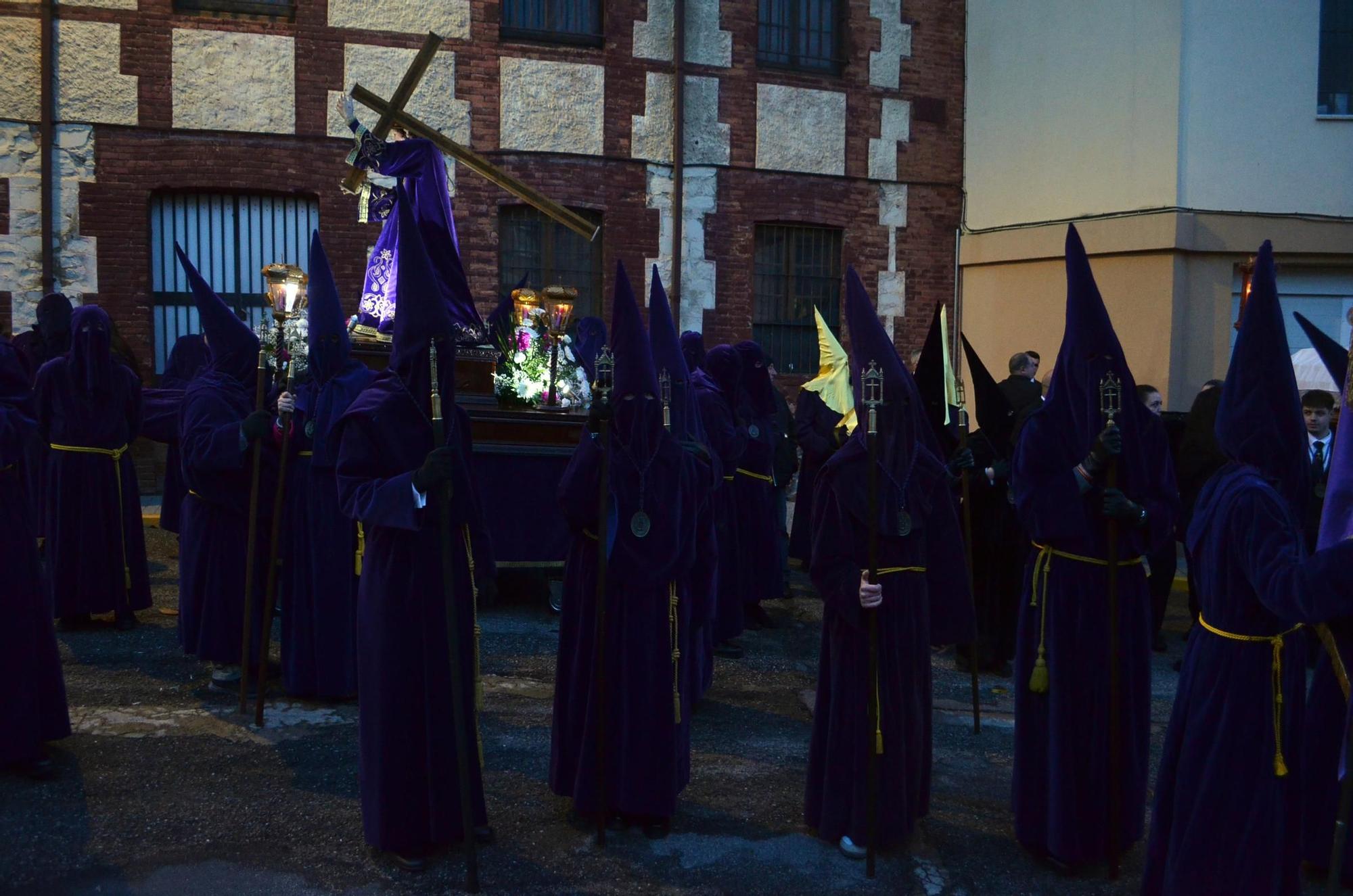 GALERÍA | Solemne Procesión de las Tinieblas, en Benavente