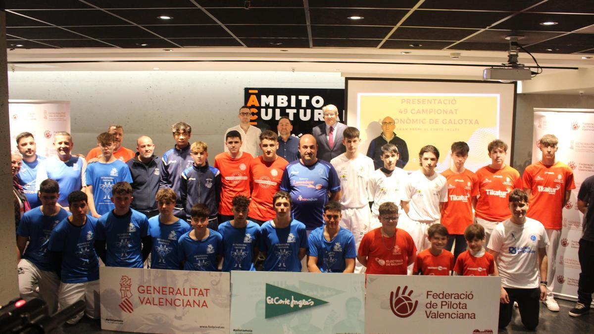 Jugadors i autoritats es van reunir a l'espai Ámbito Cultural del Corte Inglés al carrer Colón de València.
