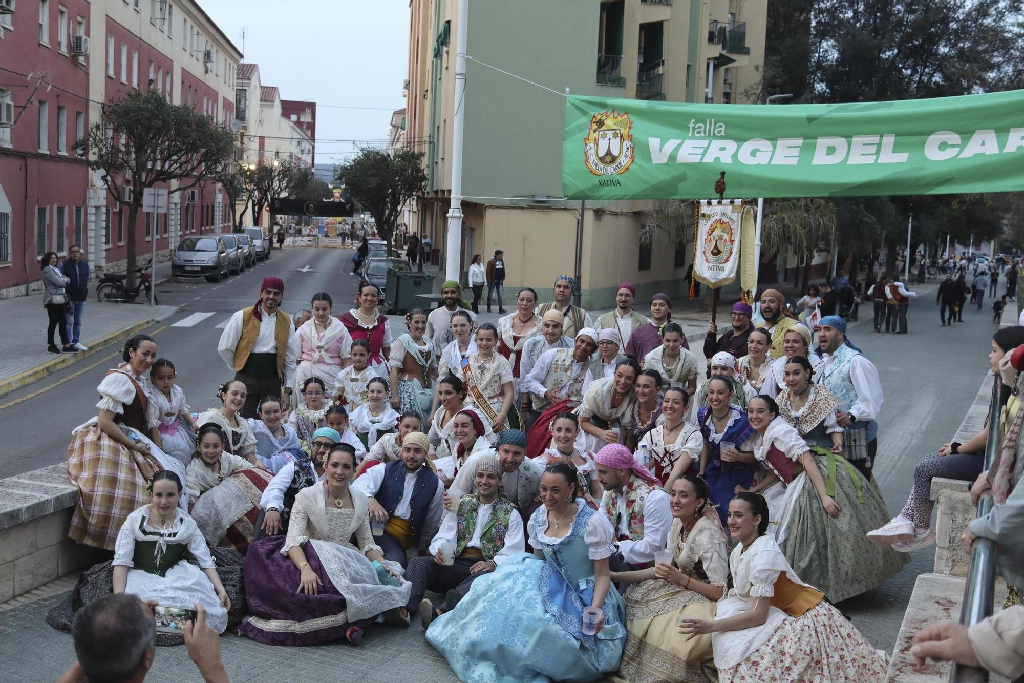 La tradicional visita a las fallas de Xàtiva en imágenes