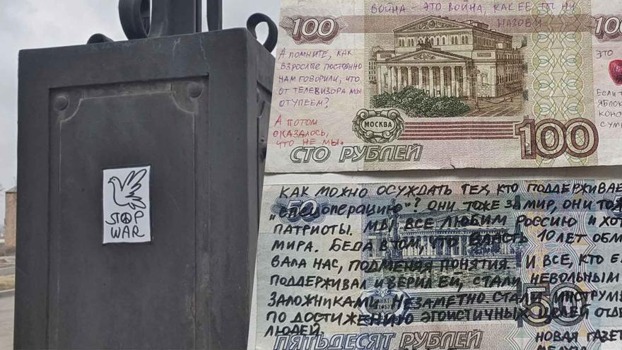 Mensajes en billetes: Así combate la censura esta comunidad rusa de mujeres feministas