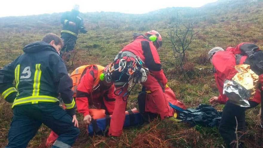 Rescatada en Llanes tras caer en una ruta de montaña