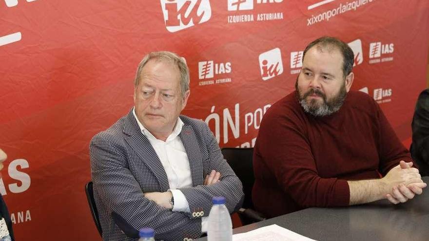 Aurelio Martín, a la izquierda, y Joan Mena, ayer, en Gijón.