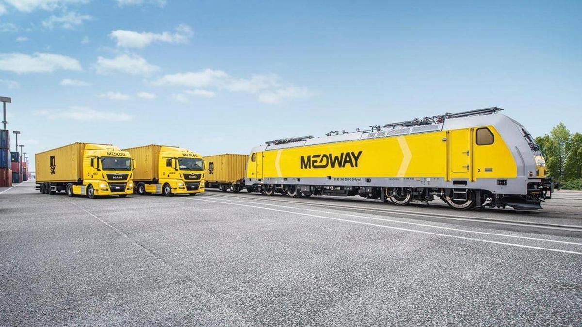 Un tren de Medway, propiedad de MSC, en una terminal de carga de contenedores.
