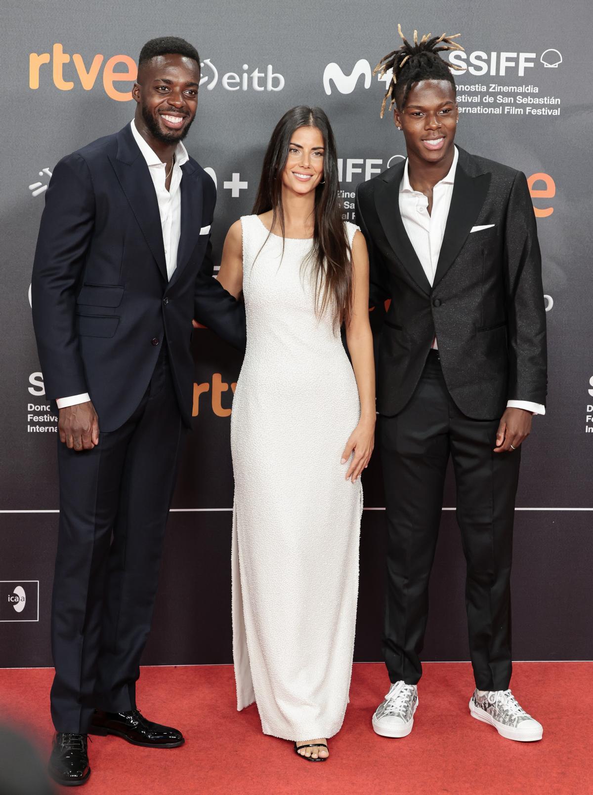 Nico Williams, Iñaki Williams y, su mujer, Patricia Morales