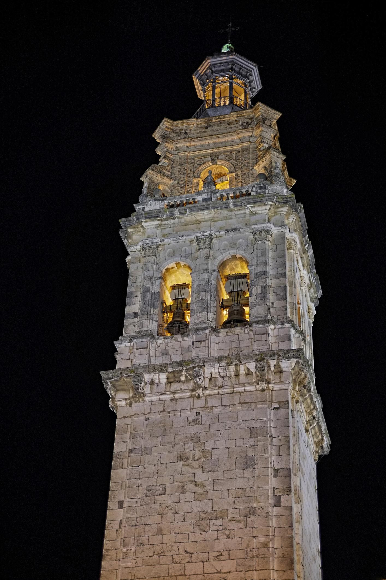 El campanario de la iglesia de Santa María en Onteniente