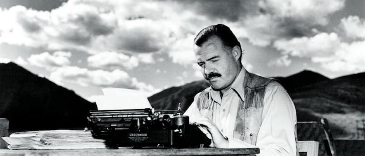 Hemingway frente a la máquina de escribir. | | LA PROVINCIA/DLP