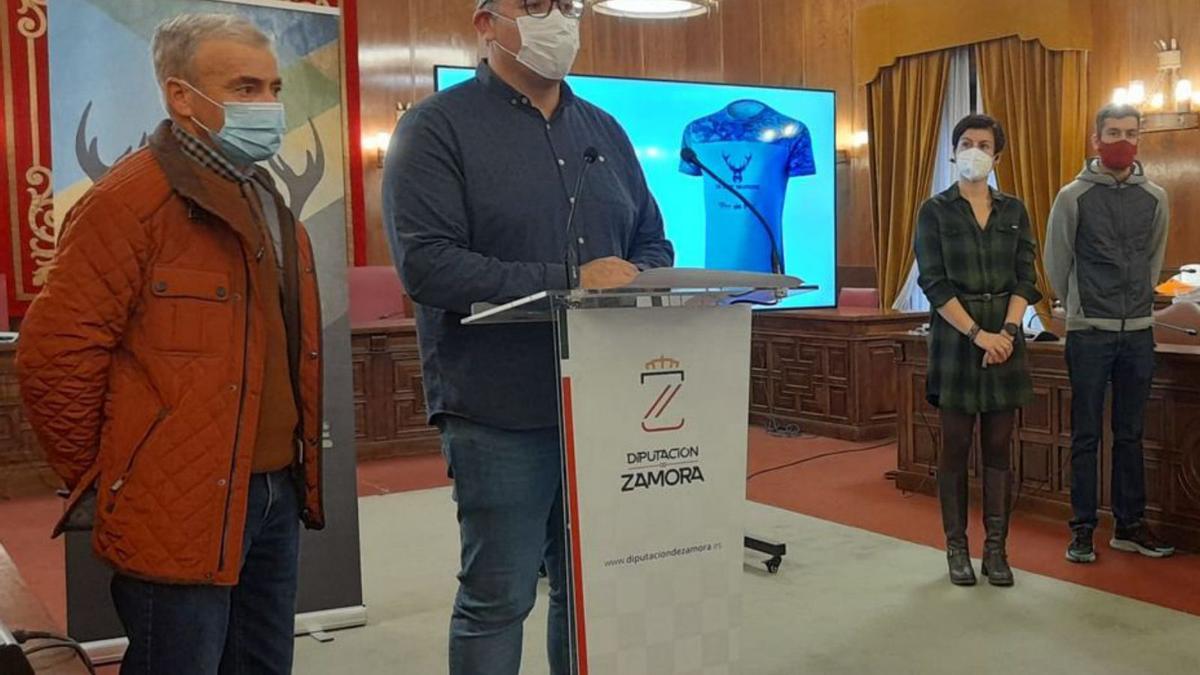 Participantes en el acto de presentación de la Muy Silvestre de Codesal. / LOZ