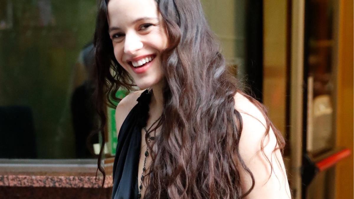 Rosalía con maleta de Primark