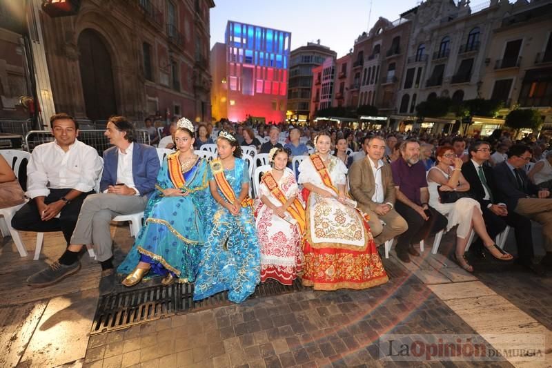 La Antorcha de la Amistad y el Moneo brillan en colores con motivo de este Festival Internacional de Folclore