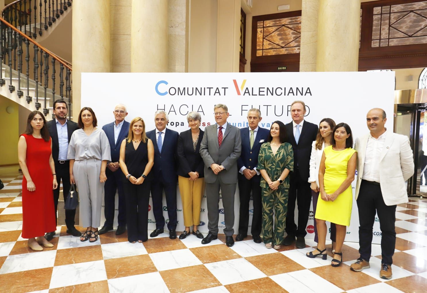 Ximo Puig inaugura la "Jornada Comunitat Valenciana hacia el futuro" en el Palacio de las Comunicaciones