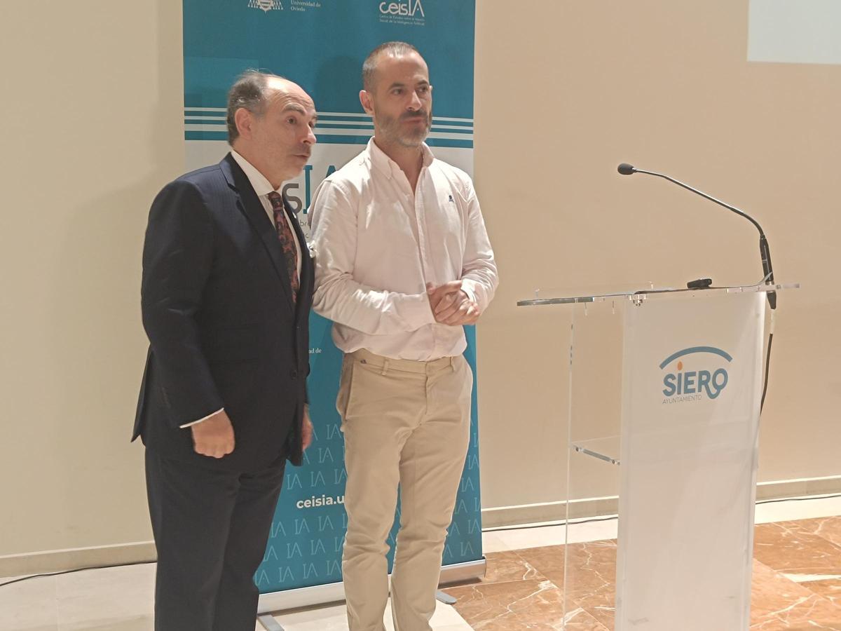 Ignacio Villaverde y Ángel García en el centro de IA de Lugones