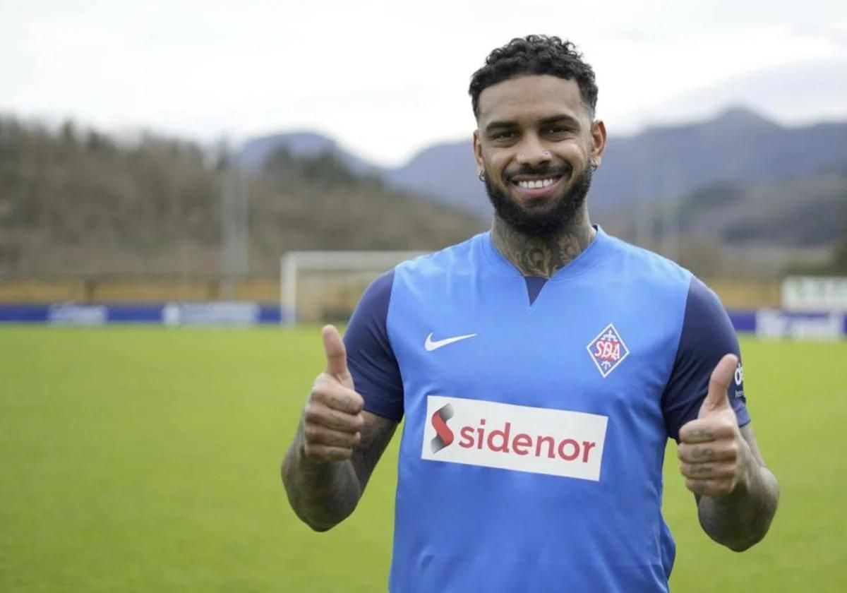 Jürgen Locadia en su presentación con la SD Amorebieta