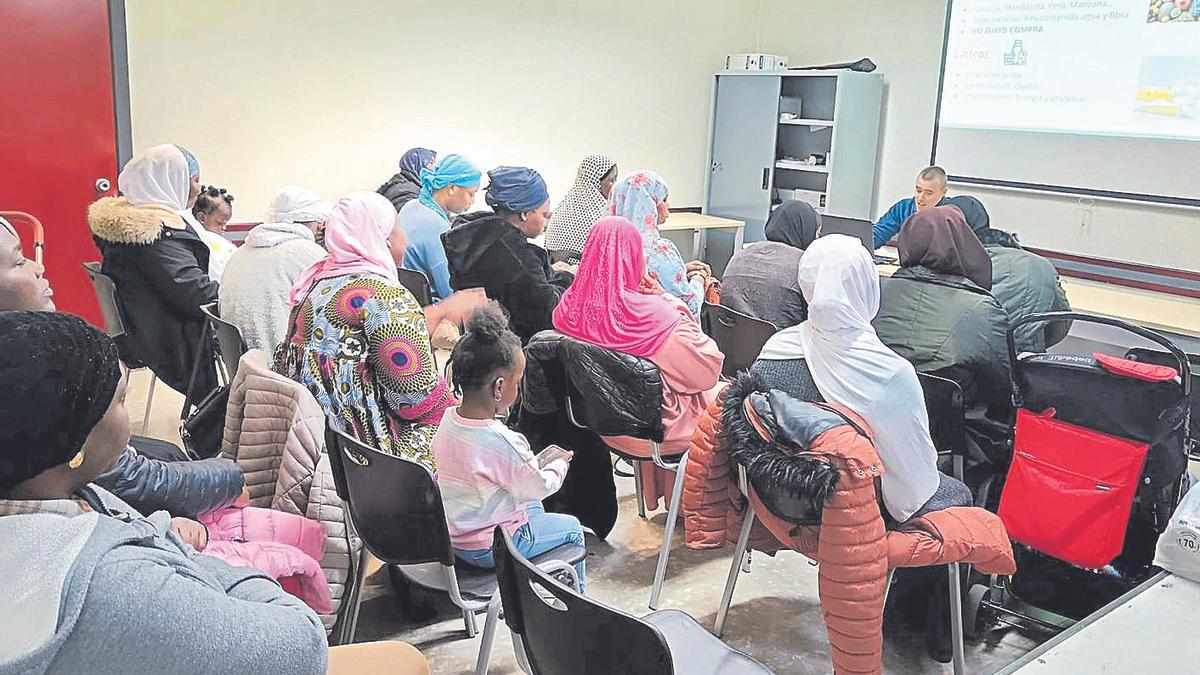 Una de las sesiones formativas a migrantes de los servicios sociales de la comarca de La Litera.