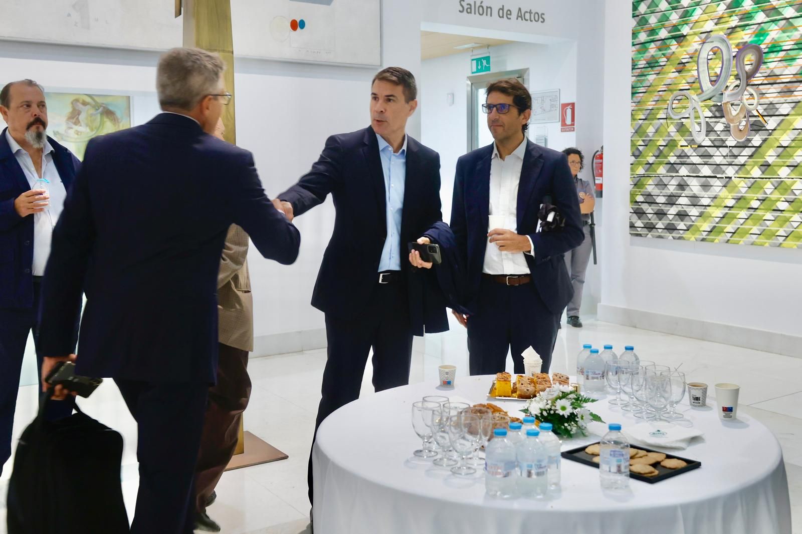 Llegada de los asistentes a la segunda edición del Foro de Energía en la Comunitat Valenciana