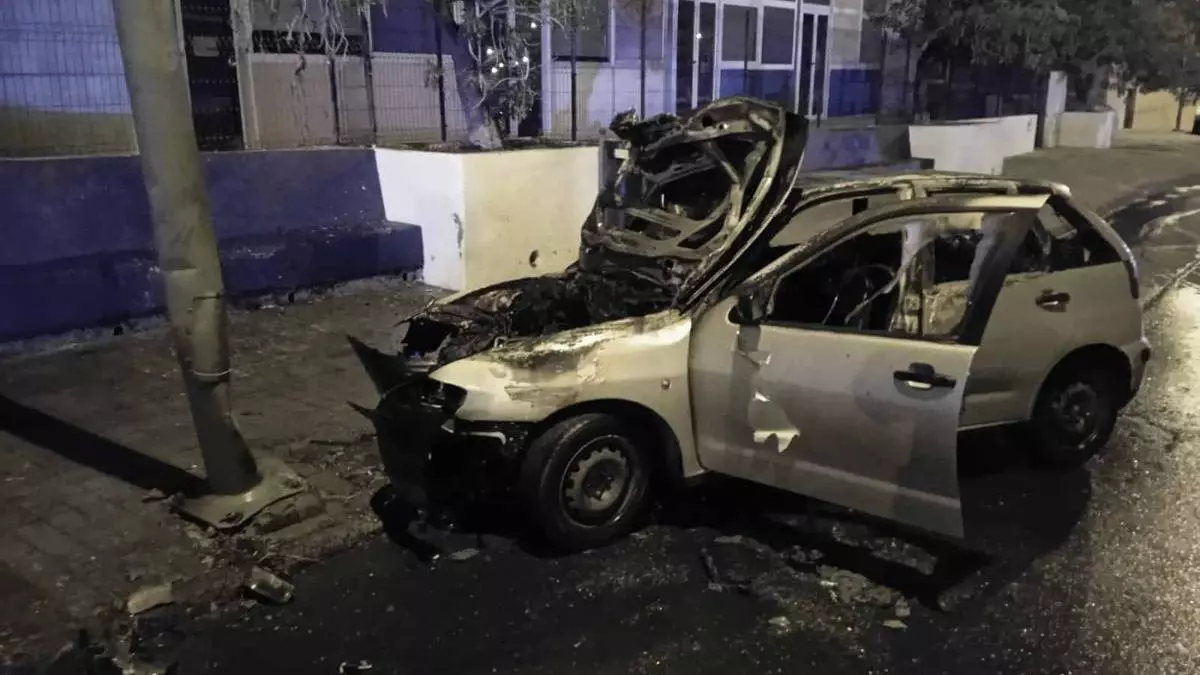 Choca contra una farola en Las Palmas de Gran Canaria