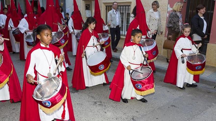 Las cofradías dan color a las procesiones