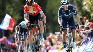 Teuns y Valverde, en el esprint final por la victoria en la Flecha Valona.