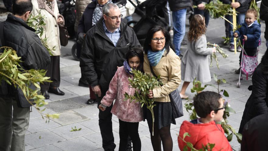 Mossèn Corrons té un record pels «innocents que són a la presó» en la benedicció de Rams