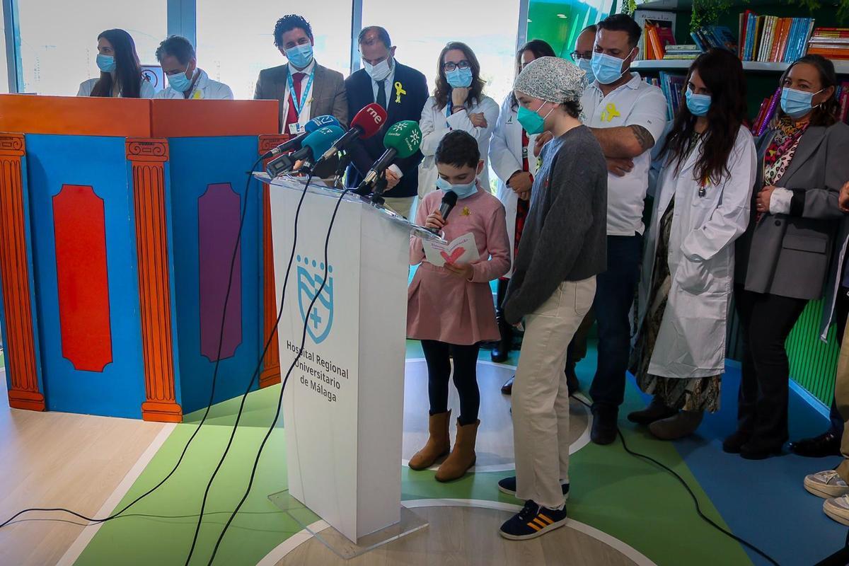 El Materno Infantil de Málaga conmemora el Día Internacional del Cáncer Infantil