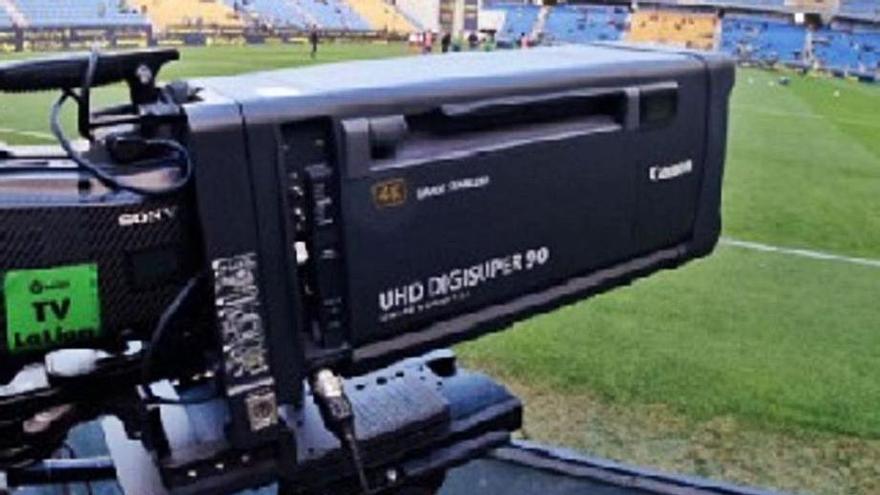 Una cámara de televisión en un estadio español.