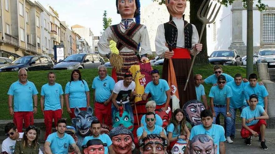 Gigantillas de Alcañices, en un encuentro anterior en Portugal.