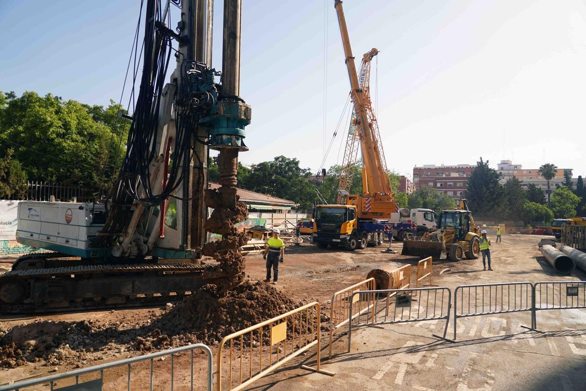 El presidente de la Junta de Andalucía, Juanma Moreno, preside el acto de inicio de obras de la línea 2 del metro de Málaga al Hospital Civil, en el tramo Hilera-Eugenio Gross