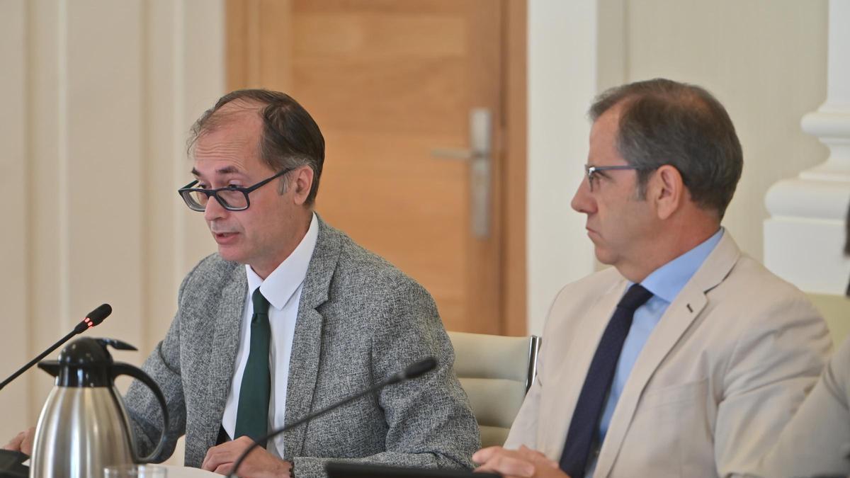 El PP tumba la moción de Vox sobre  prioridad nacional  en ayudas sociales en Cáceres