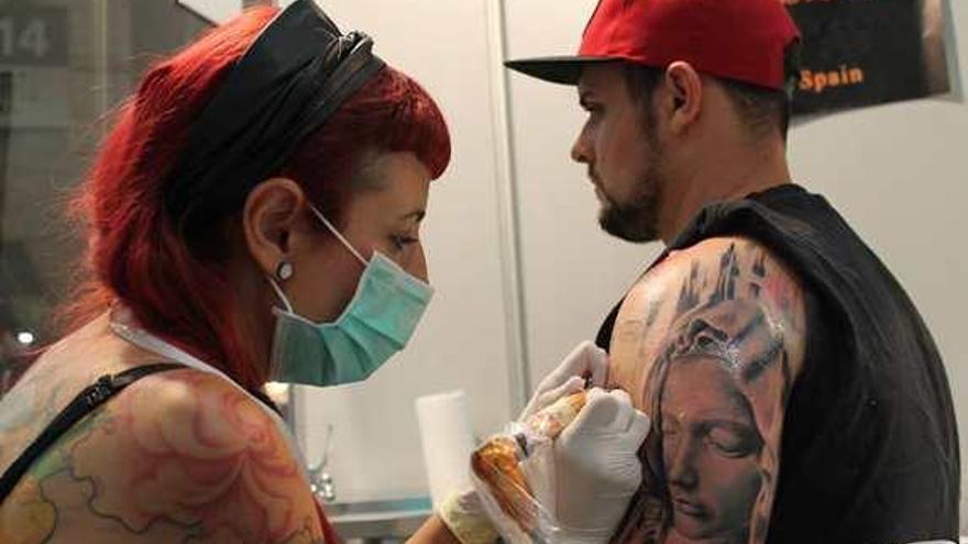 Tatuajes: Málaga pierde el miedo a las agujas - La Opinión de Málaga