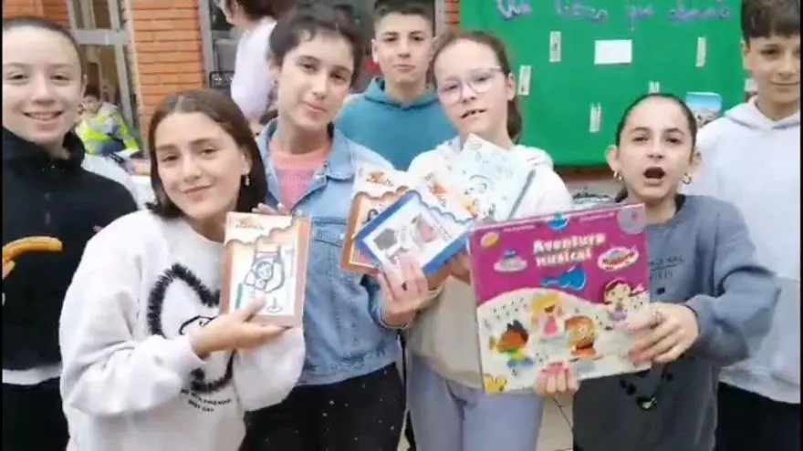El CEIP Ramón de Valenzuela de A Bandeira cambia libros por alimentos