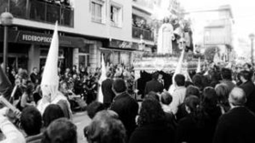 Siete hermandades desfilan en la procesión Magna de Almendralejo