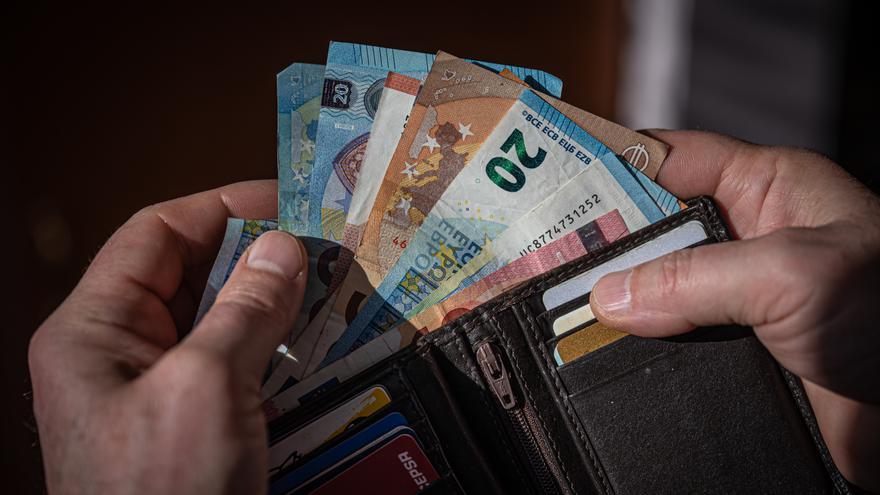 Per què el BCE recomana guardar efectiu a casa? Els diners físics, clau si fallen les targetes i els pagaments digitals