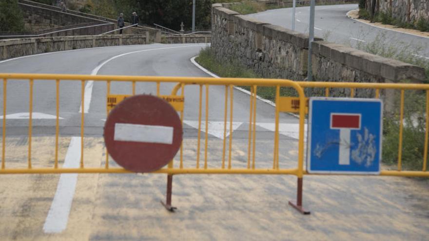 Tres setmanes tallada la carretera de can Poc Oli de les 10 de la nit a les 6 del matí