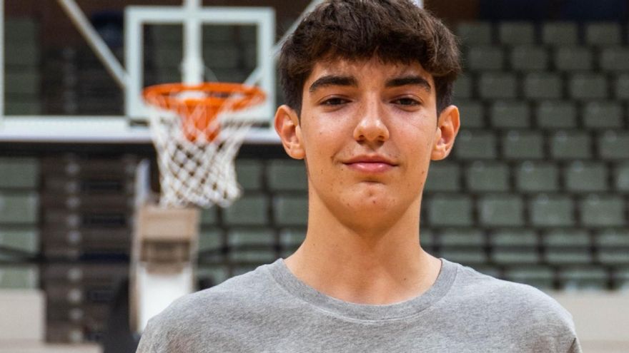 Darío Parra brilla en el arranque del Eurobasket sub-16 con España