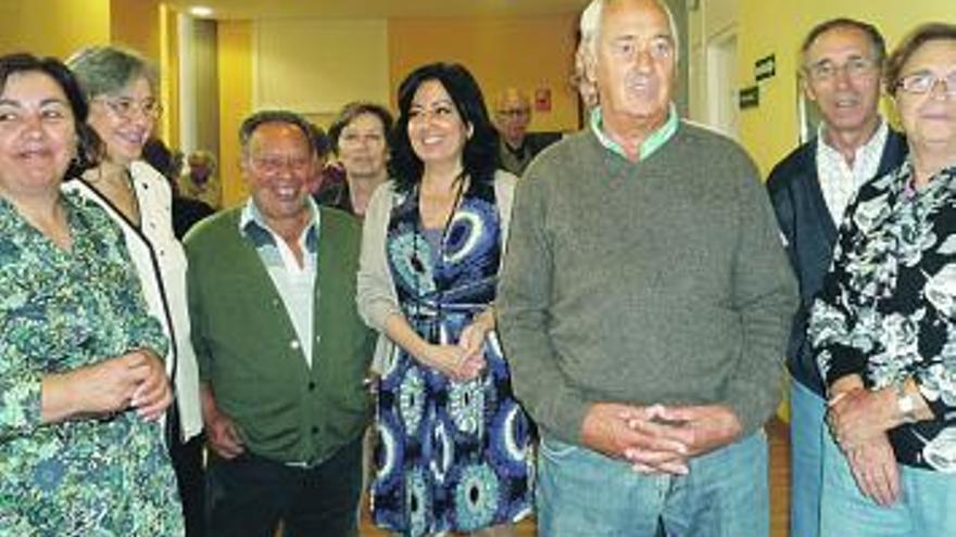 Sainz, en el centro, en su visita a la residencia de Santa Teresa.