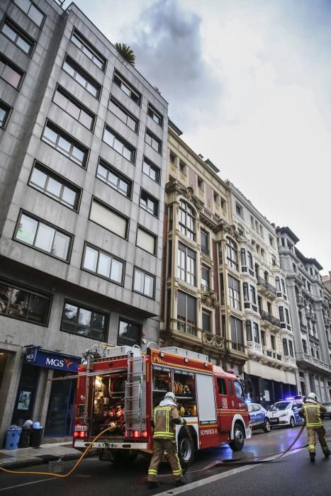 Incendio en la calle Marqués de Santa Cruz de Oviedo