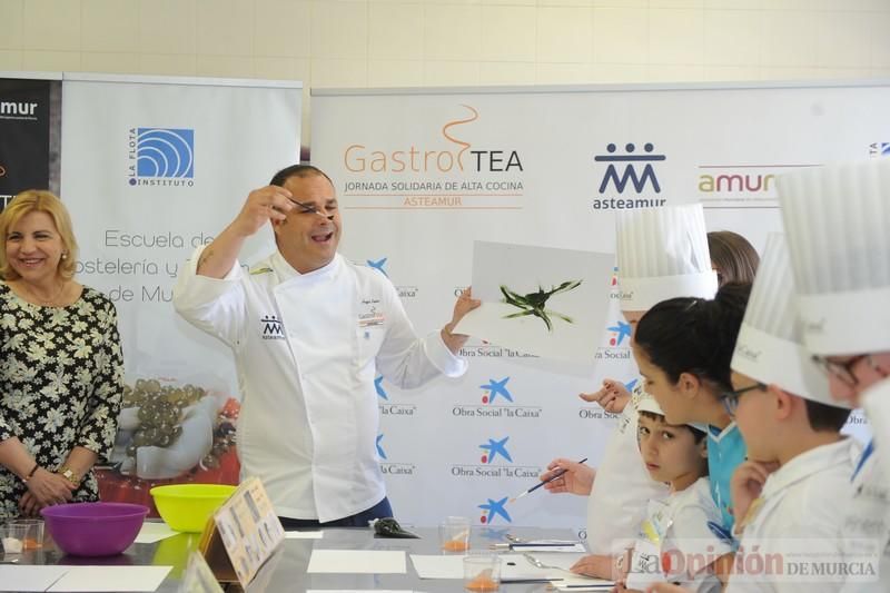 El chef Ángel León imparte en Murcia un taller de cocina para niños con autismo