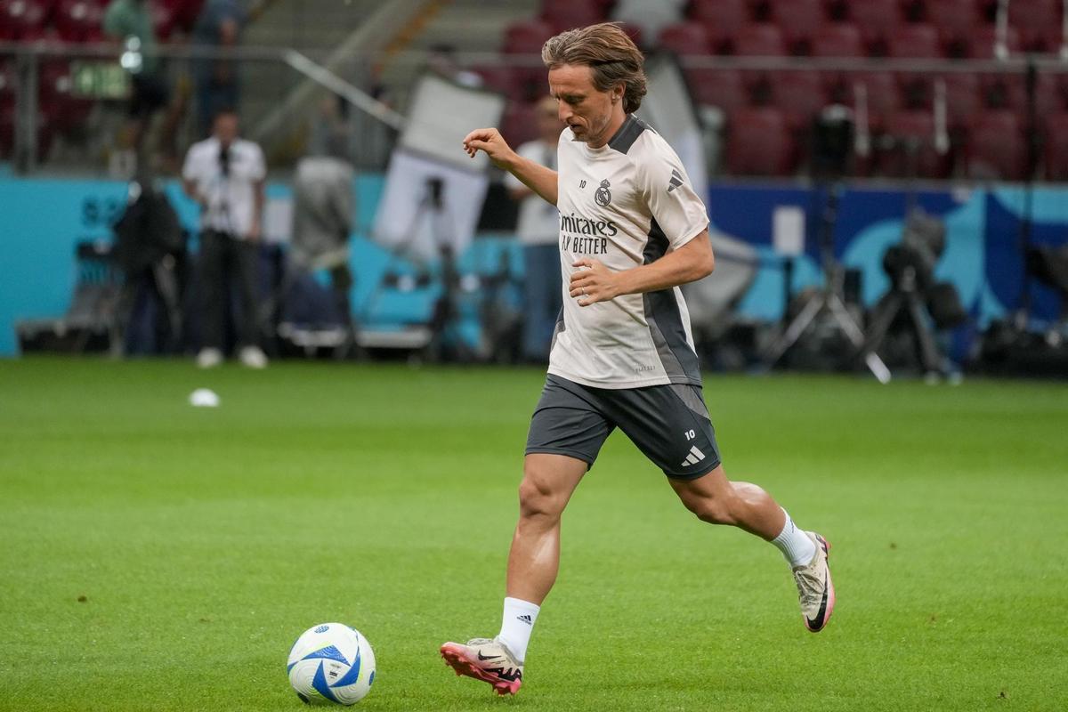 Luka Modric, entrenador del Real Madrid, en la sesión previa a la Supercopa de Europa frente al Atalanta.