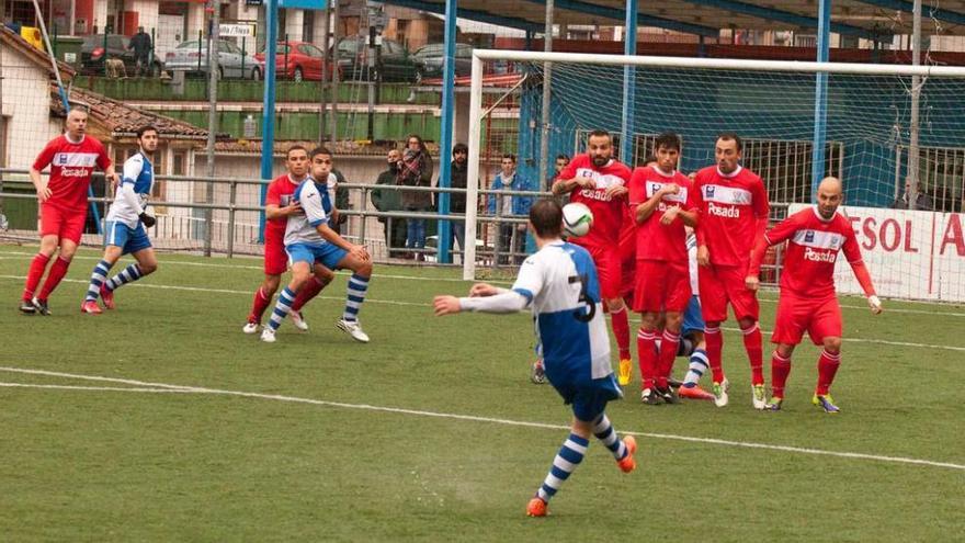 Una acción del partido de la primera vuelta.