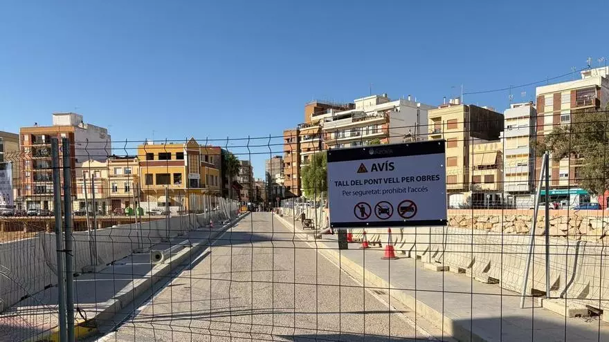 Comienza el desmantelamiento del Pont Vell de Paiporta para su demolición