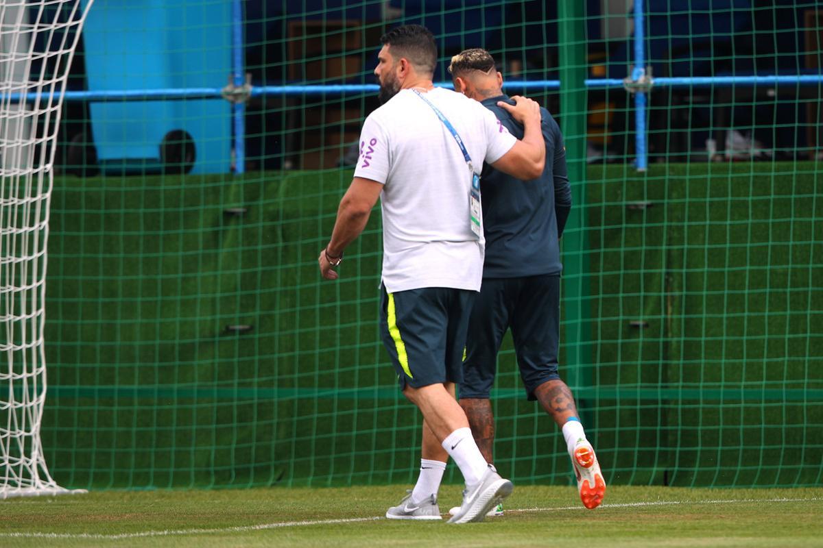 Soccer Football - World Cup - Brazil Training - Brazil Training Camp, Sochi, Russia - June 19, 2018   Brazil’s Neymar leaves training    REUTERS/Hannah McKay