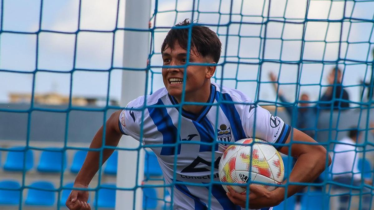 Miguelete celebra el gol.