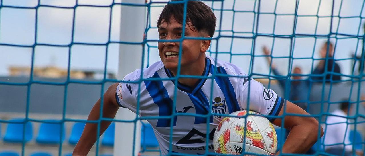 Miguelete celebra el gol.