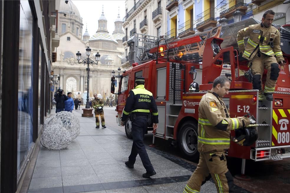 Accidente con decoración navideña en la calle Alfonso I